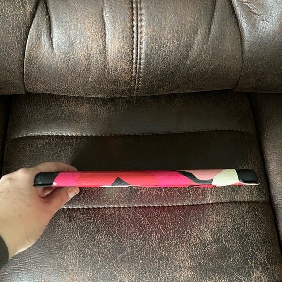 3 for $30. Kate Spade iPad case - Picture 3 of 5